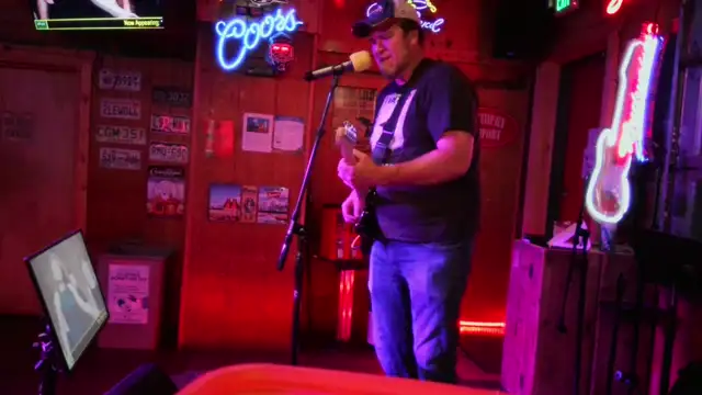 Live Sunday and Wednesday 8-12 Morrison Holiday Bar  on 04-Jun-25-20:13:29