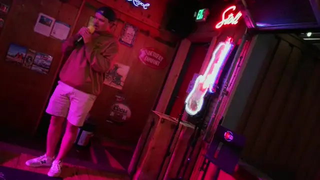 Live Sunday and Wednesday 8-12 Morrison Holiday Bar  on 08-Jun-25-20:45:37