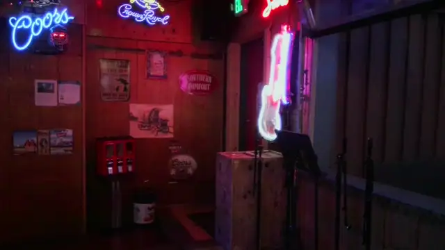 Live Sunday and Wednesday 8-12 Morrison Holiday Bar  on 15-Jun-25-20:25:24