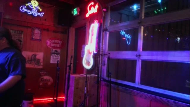 Live Sunday and Wednesday 8-12 Morrison Holiday Bar  on 29-Jun-25-21:34:08