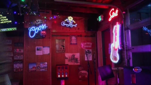 Live Sunday and Wednesday 8-12 Morrison Holiday Bar  on 02-Jul-25-22:15:04