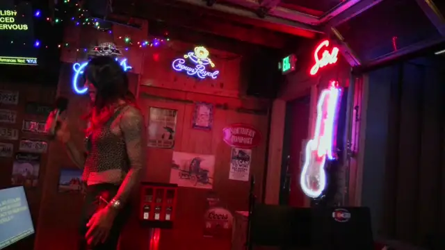 Live Sunday and Wednesday 8-12 Morrison Holiday Bar  on 09-Jul-25-20:33:28