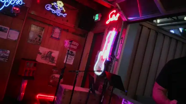 Live Sunday and Wednesday 8-12 Morrison Holiday Bar  on 03-Aug-25-19:57:46