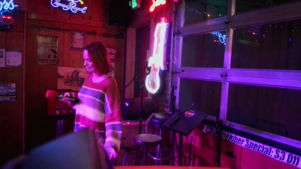 Live Sunday and Wednesday 8-12 Morrison Holiday Bar  on 28-Sep-25-20:15:32