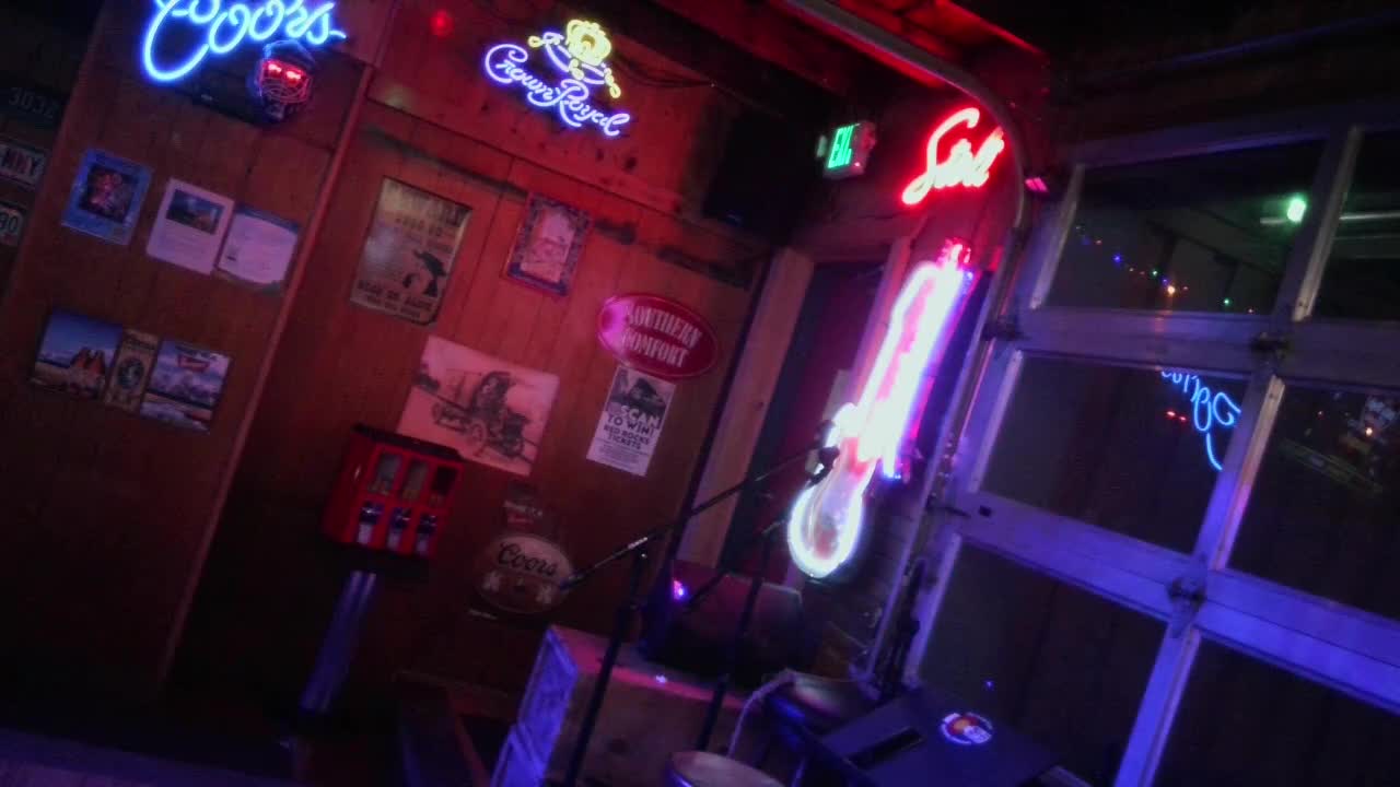 Live Sunday and Wednesday 8-12 Morrison Holiday Bar  on 28-Sep-25-20:59:39