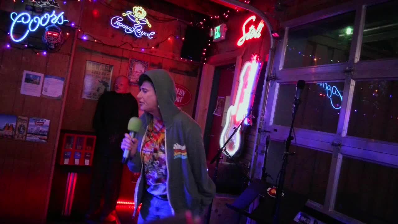 Live Sunday and Wednesday 8-12 Morrison Holiday Bar  on 08-Oct-25-22:13:52