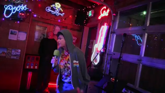 Live Sunday and Wednesday 8-12 Morrison Holiday Bar  on 08-Oct-25-22:13:52